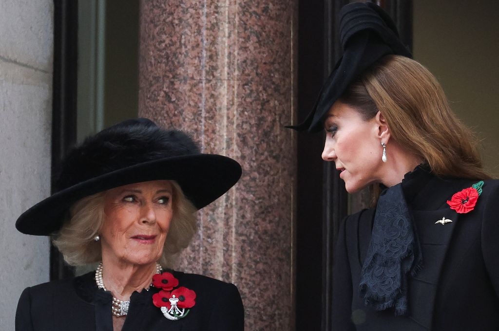 Las confidencias de la reina Camilla y la princesa de Gales en el balcón