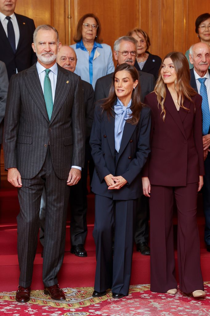 La familia real recibe a los premiados con el título de Hijo Adoptivo de Asturias y las Medallas de Oro de Asturias