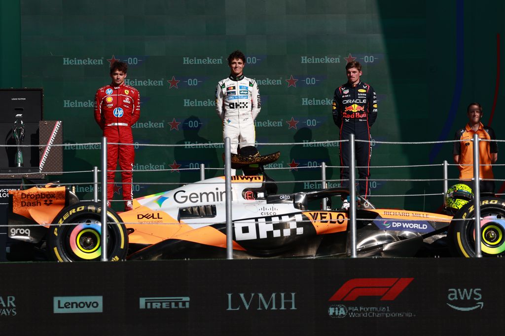 El británico Lando Norris, de McLaren, se alzó con el primer lugar, seguido por Charles Leclerc, de Ferrari, y Max Verstappen, de Red Bull