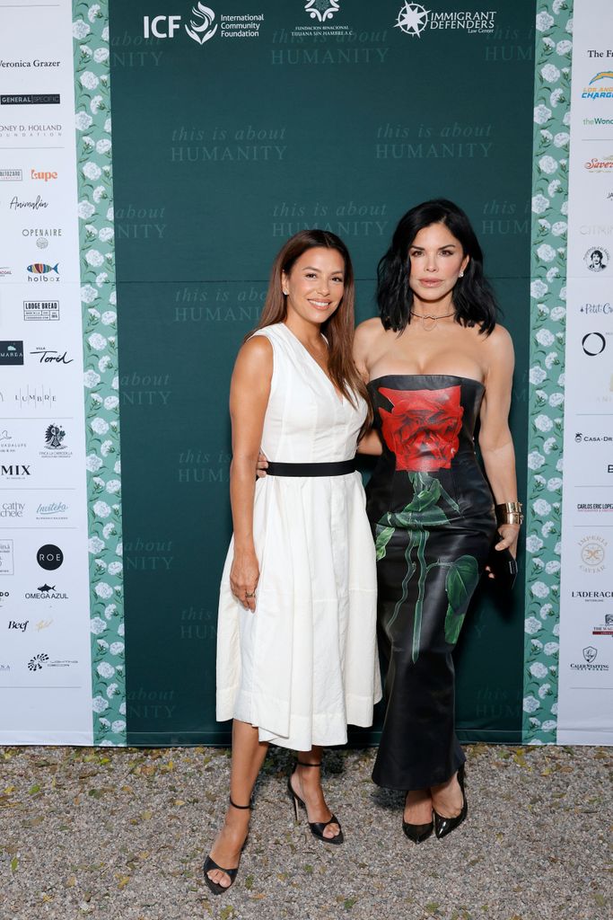 Una vez más, Eva Longoria y Lauren Sánchez coincidieron en la gala This Is About Humanity