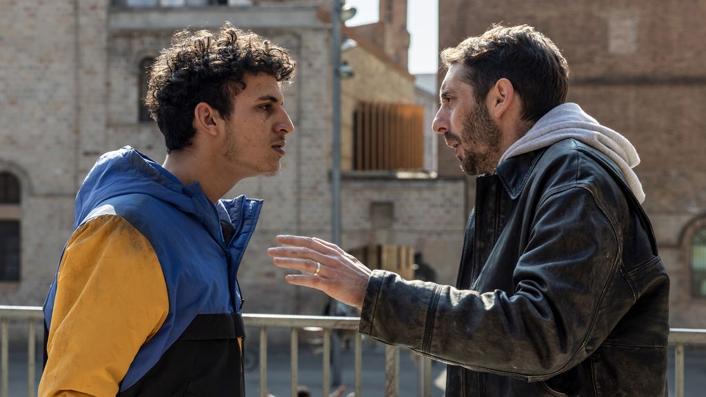 La serie muestra el Raval como un barrio vivo con su mezcla de culturas y su día a día
