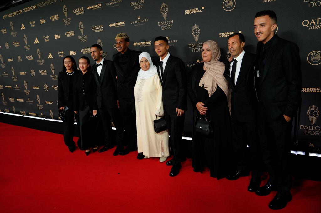 Lamine Yamal con su familia en la gala del Balón de Oro