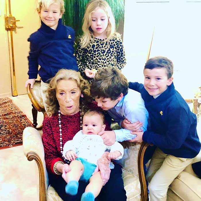 Las hermanas Goyanes, Carla y Caritina, muy afectadas en el último adiós a su abuela