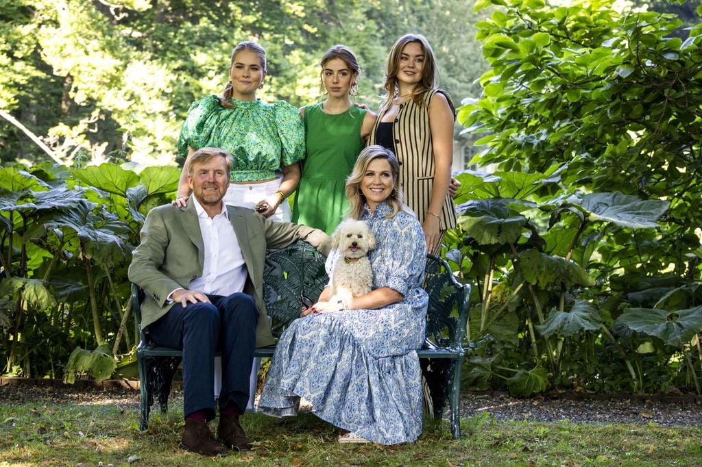 Los reyes de Holanda y sus hijas