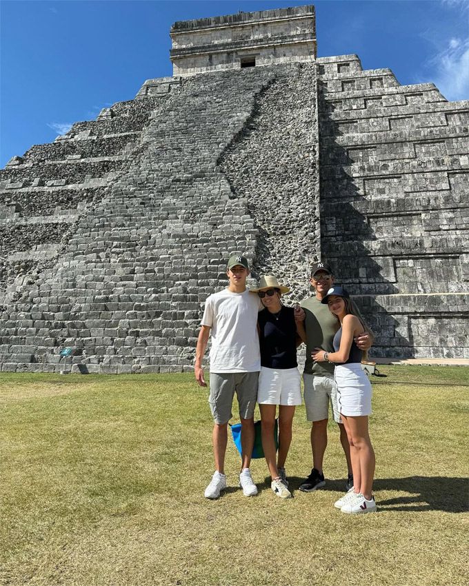 El Cordobés y Virginia Troconis dan la bienvenida al 2024 en Cancún