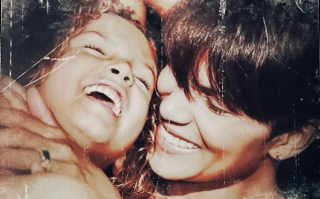 Tierna imagen de madre e hija
