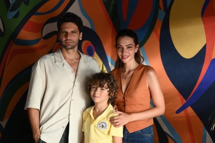 Kaan Urgancıoğlu, de 'Secretos de familia', en el set de rodaje de la secuela de 'Un lugar seguro'