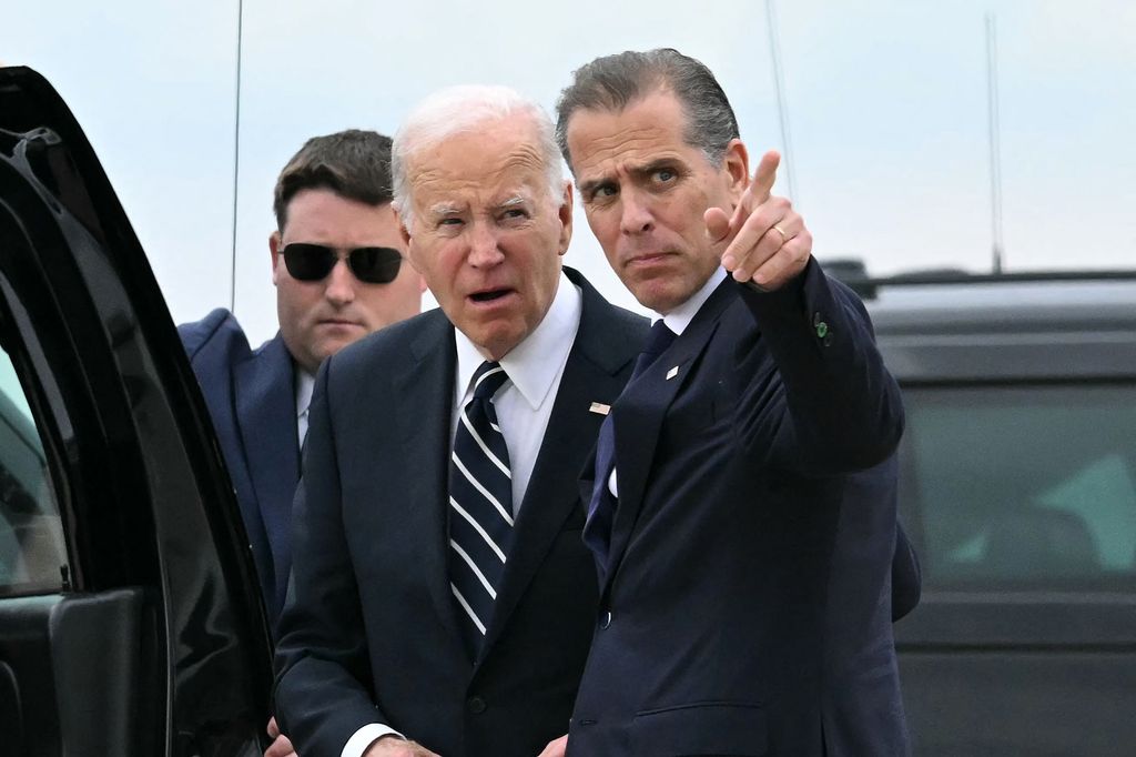  Joe Biden con su hijo Hunter Biden en una foto de 2024. 