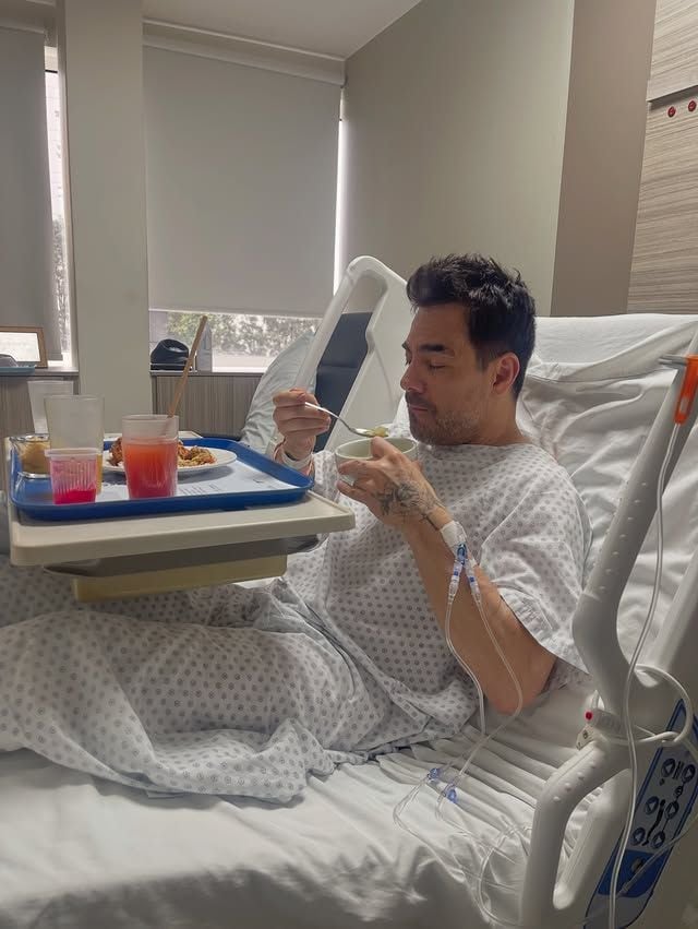 Omar Chaparro se dejó ver en plena recuperación y desde el hospital