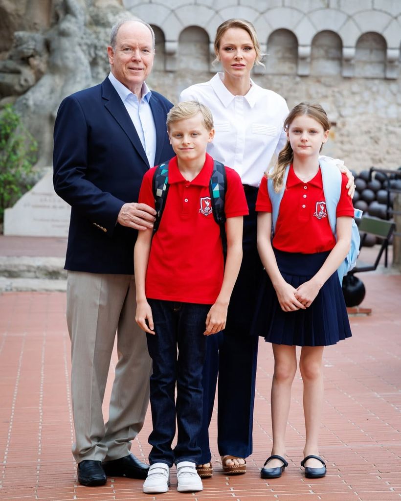 Jacques y Gabrielle de Monaco con el príncipe Alberto y Charlene de Monaco en el primer día de clase del curso 2025-2026