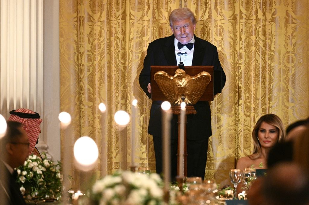 Donald y Melania Trump en la cena de gala en honor al presidente Mohammed bin Salman en la Sala Este de la Casa Blanca