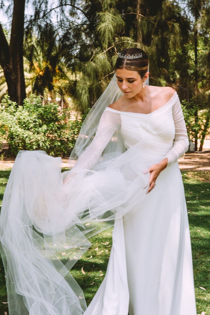 Vestido de novia Marcela Mansergas con tiara especial
