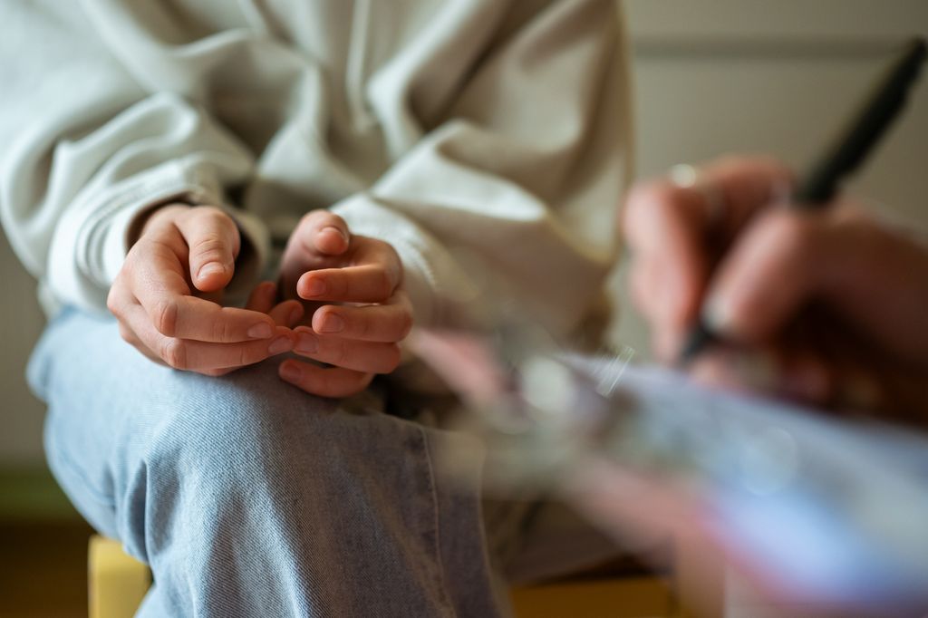 Adolescente en consulta de salud mental