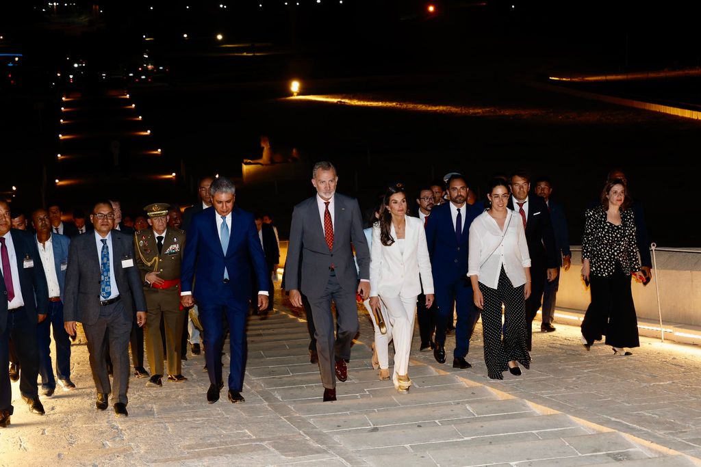 Los reyes inaugurando la iluminación del Templo de Hatshepsut, en Luxor