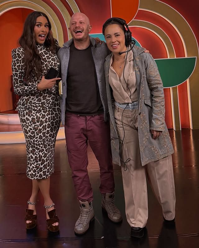 Facundo posó al lado de Galilea Montijo y Rosa María Noguerón, conductora y productora, respectivamente, de 'La Casa de los Famosos'