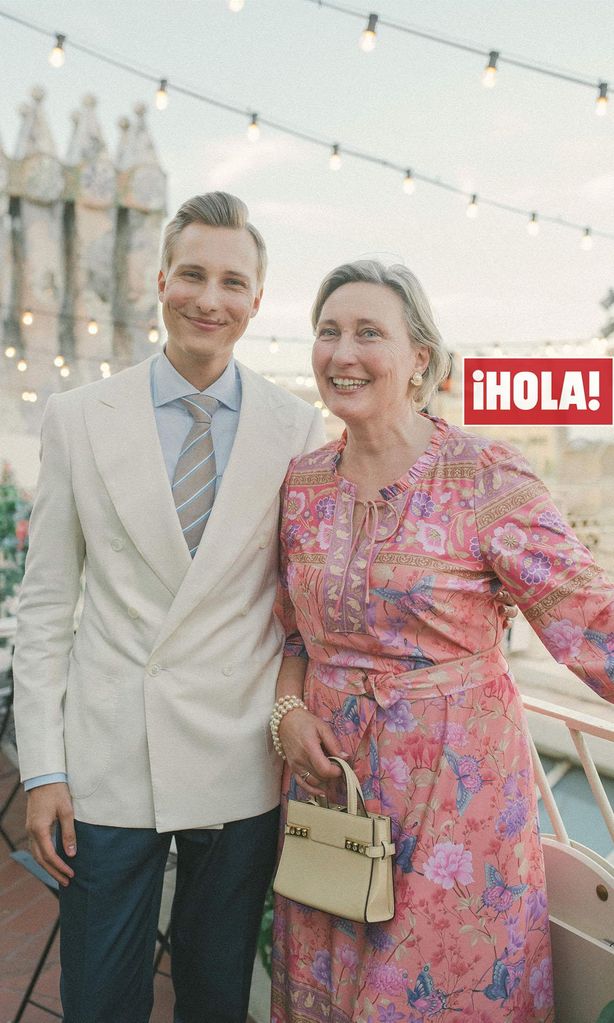 Tom con su madre, Sabine