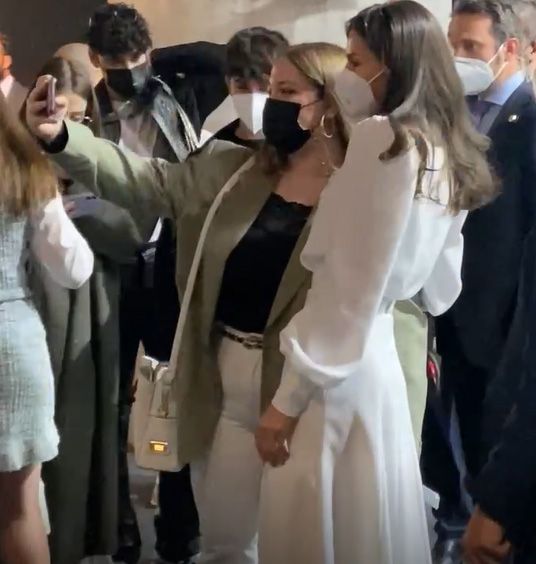 Se ha hecho numerosos selfies con los miembros del público que se lo pedían. Sobre todo con los más jóvenes
