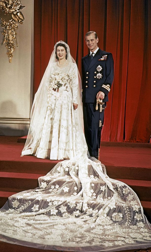 Isabel II HOLA PLUS
