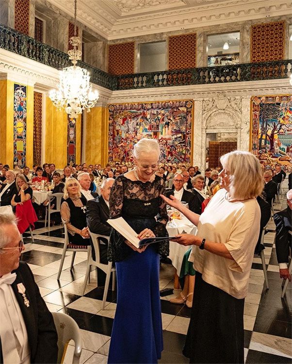 La monarca fue homenajeada