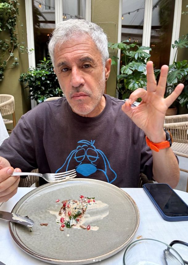 Sergio Dalma, hace unos días, difrutando de una comida en el restaurante Puntarena de Madrid.