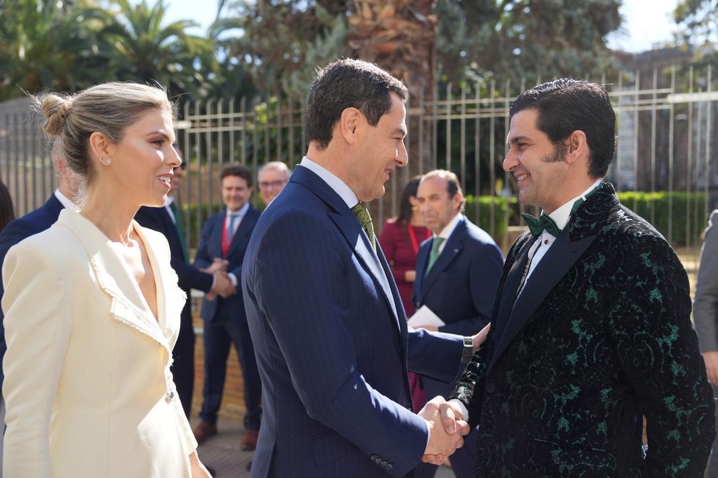 Manuela Villena y Juanma Moreno en el Día de Andalucía 2026.