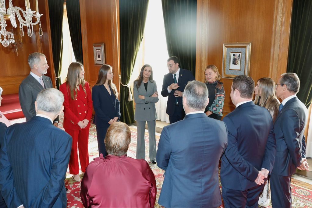 Audiencia de los Reyes, la Princesa de Asturias y la Infanta Sofía a los galardonados con las Medallas de Asturias, Hijo Predilecto e Hijos Adoptivos 2025