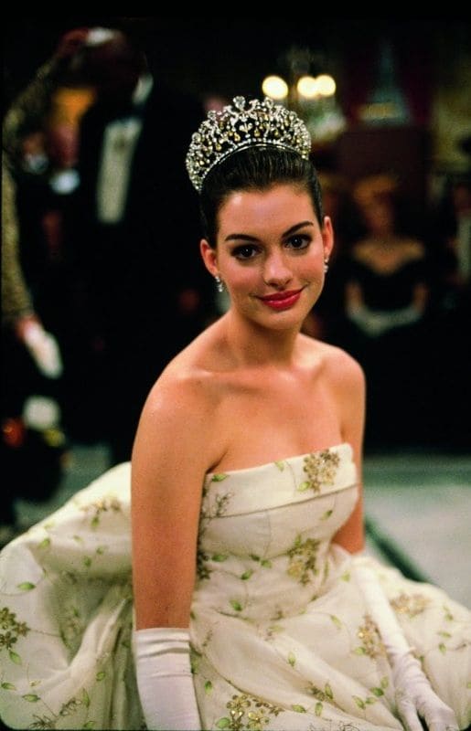 Barbara Palvin se transforma en Anne Hathaway con su looks inspirado en Princesa por Sorpresa