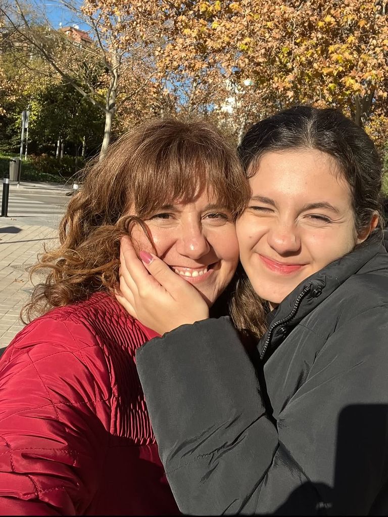 La actriz Fátima Baeza con su hija Alma, que acaba de cumplir 18 años