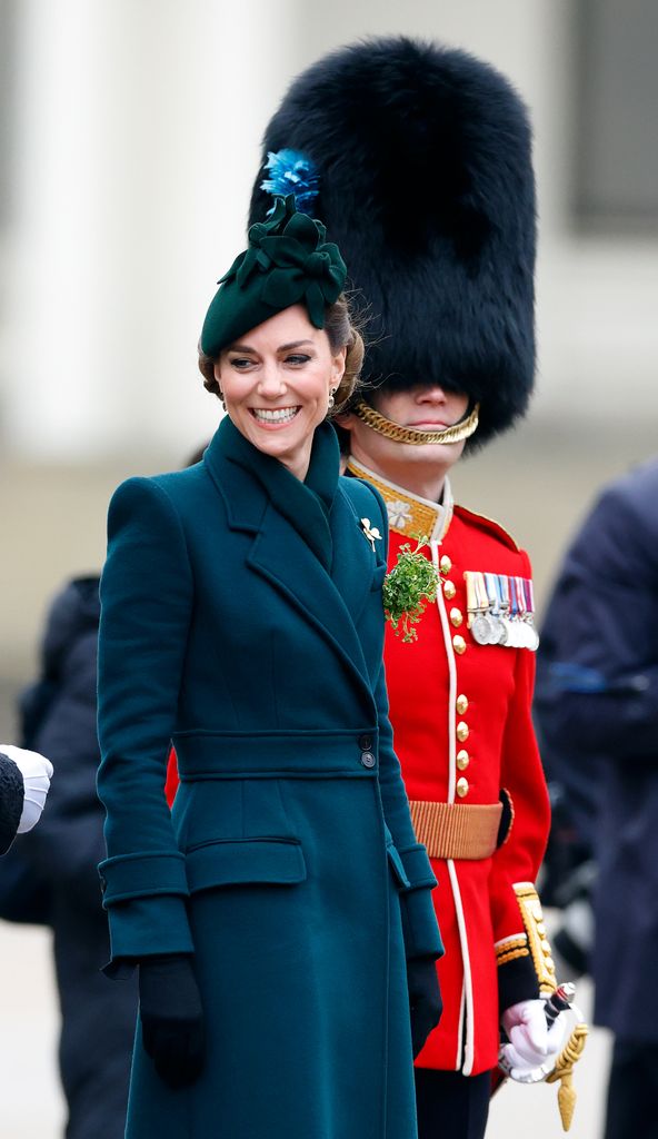 Catalina, princesa de Gales (en su papel como coronel de la Guardia Irlandesa), asistió al desfile del Día de San Patricio 2025 en los cuarteles de Wellington el 17 de marzo de 2025 en Londres, Inglaterra.