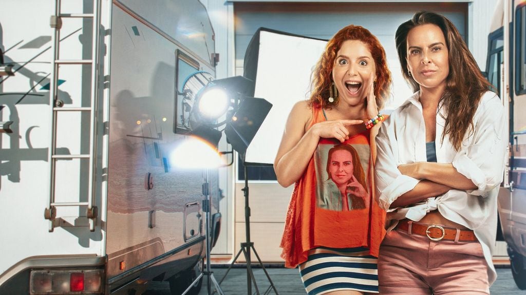 Kate del Castillo y Diana Bovio en 'La Más Fan', una nueva película de Netflix.