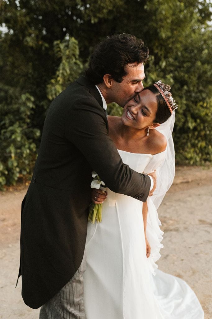 Boda viral influencer Ángela tiara coral