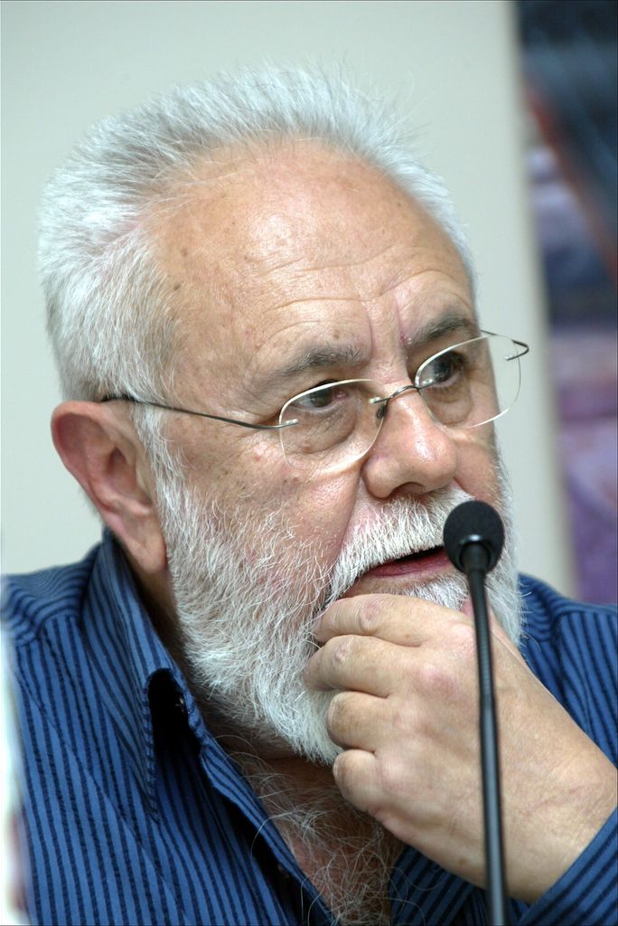 El director, en 2004 durante la presentación de uno de sus libros