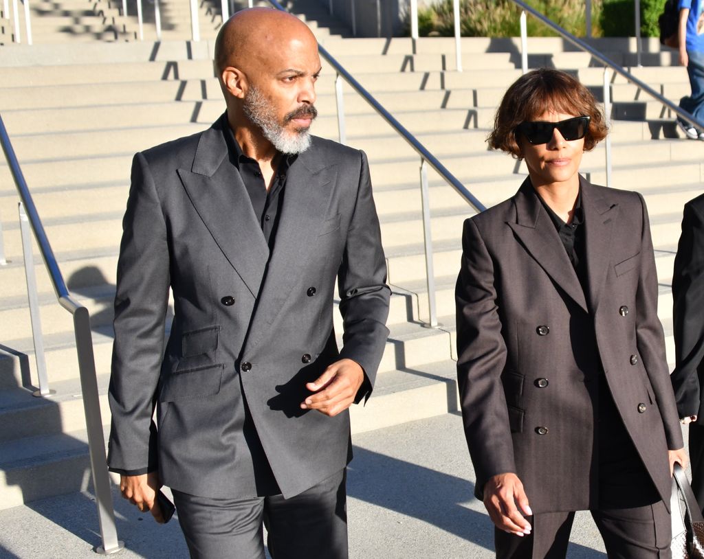 Halle Berry y su prometido, Van Hunt, a su llegada al juzgado en Los Angeles, California el psado 19 de octubre