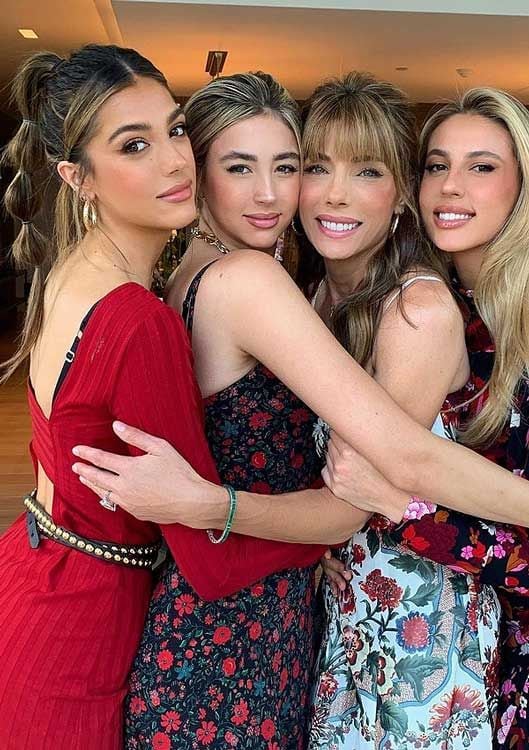 Jennifer Flavin y sus hijas