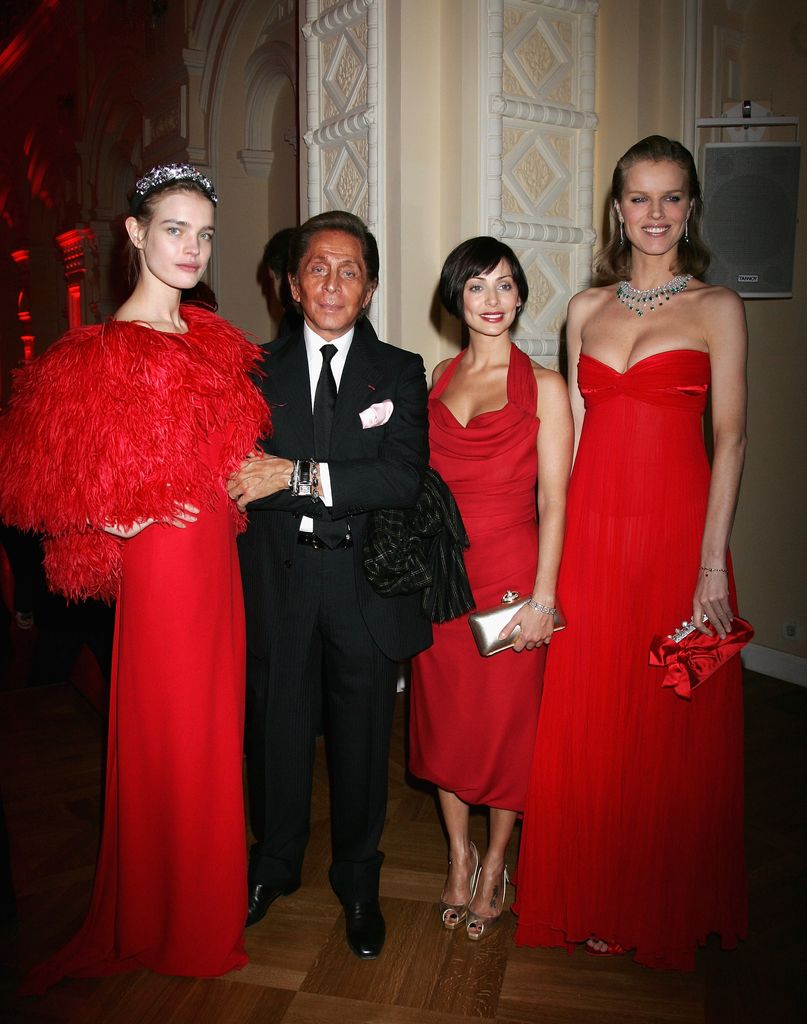 Natalia Vodianova, Valentino, Natalie Imbruglia y Eva Herzigova en la 'Love Ball Gala Dinner', 2008, Moscú.