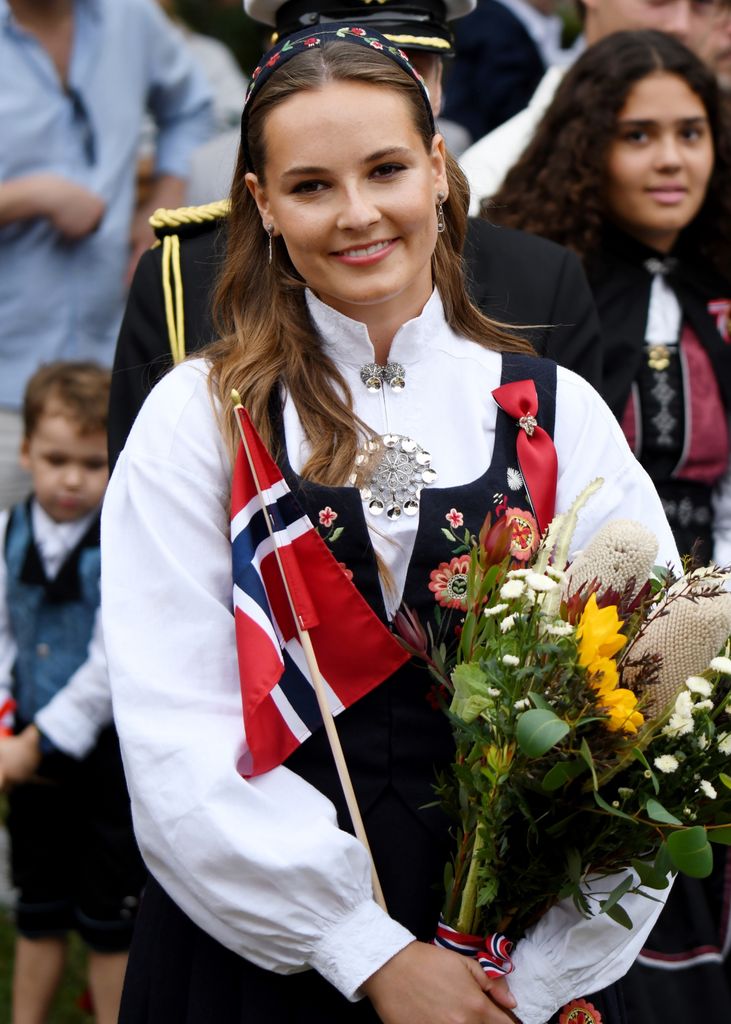 La princesa Ingrid Alexandra de Noruega con el traje regional en la celebración del Día de la Constitución en Sídney. 
