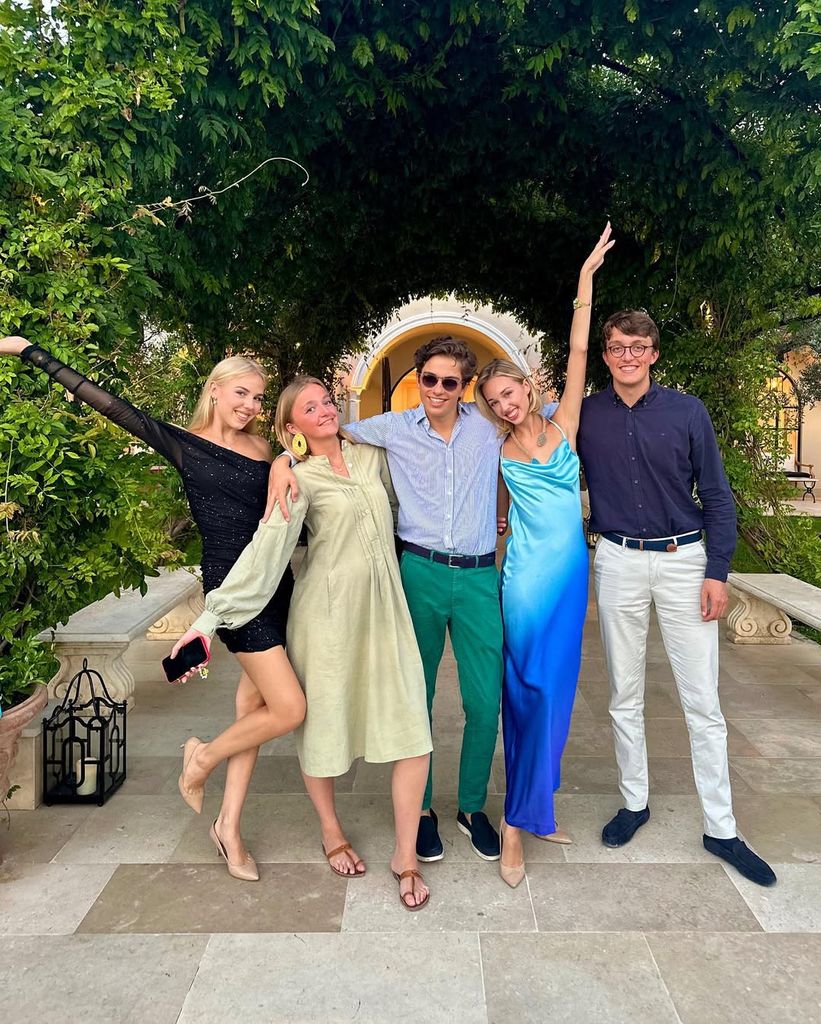 Carolina y Chiara de Borbón-Dos Sicilias, con los hijos de Laurent de Bélgica