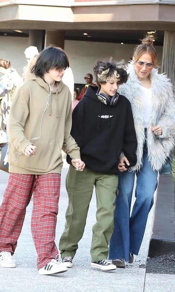 jlo con emme y seraphina