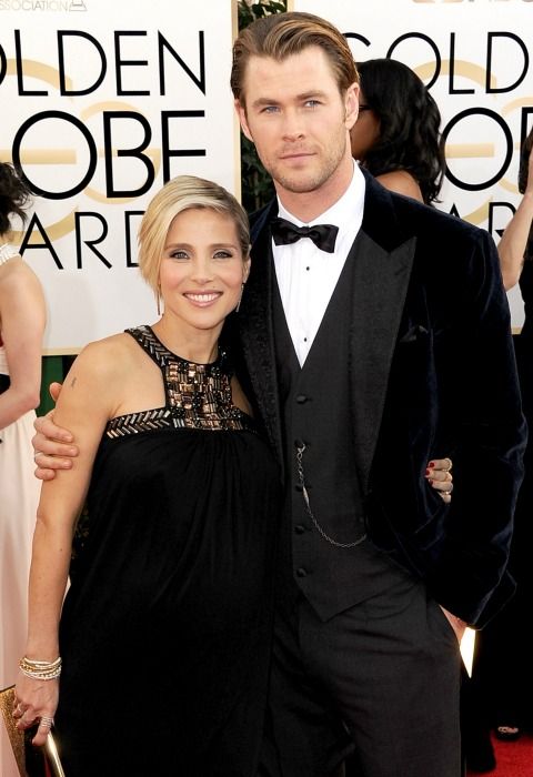 Chris hemsworth, con esmoquin con chaqueta de terciopelo, y chaleco y pantalón de lana. Visto en la alfombra roja de los Globo de Oro de 2014, junto a una embarazadísima Elsa Pataky. 