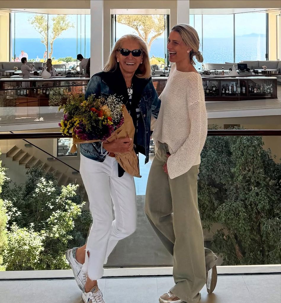 La madre de Tatiana Blatnik de vacaciones por el mar Egeo 