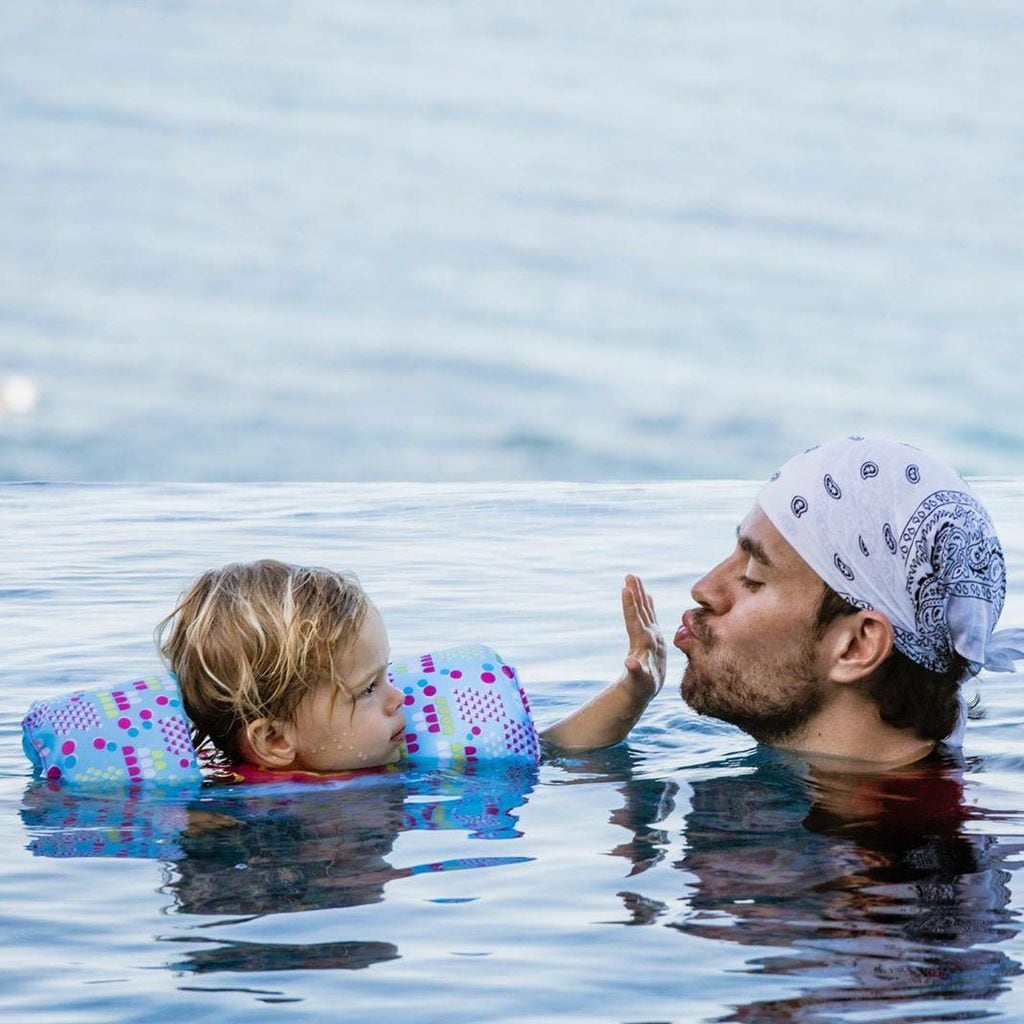 enrique iglesias beso hija
