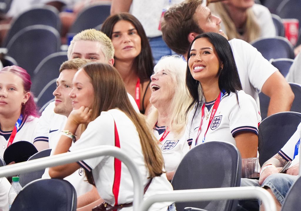 Ashlyn Castro apoya a Jude Bellingham en el Mundial 2026