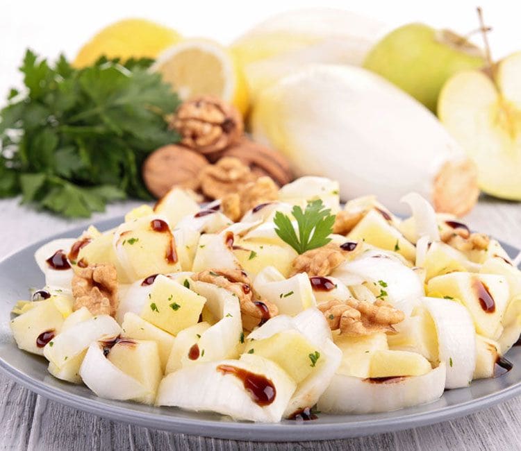 Ensalada de endivias, nueces y manzana
