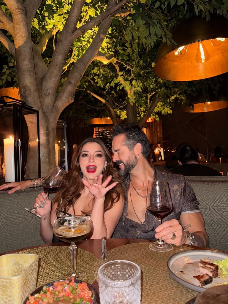 José Ron y su novia Lizy