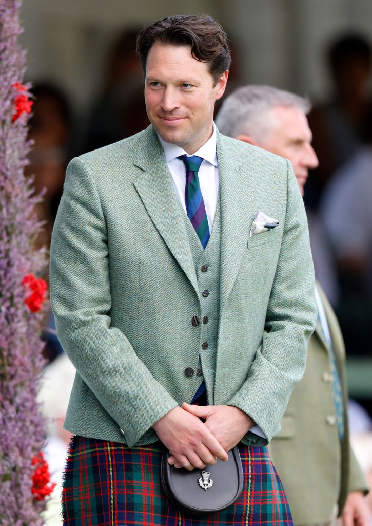 El teniente coronel Jonny Thompson (equerry del rey Carlos III) asiste al Braemar Gathering 2024 en el Parque Conmemorativo de la Princesa Real y el Duque de Fife, el 7 de septiembre de 2024 en Braemar, Escocia