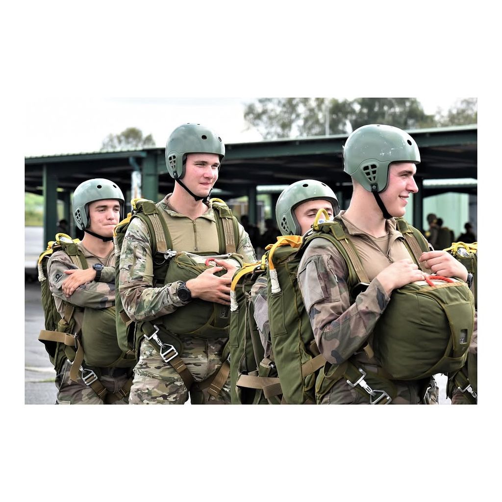Gabriel de Bélgica de maniobras militares