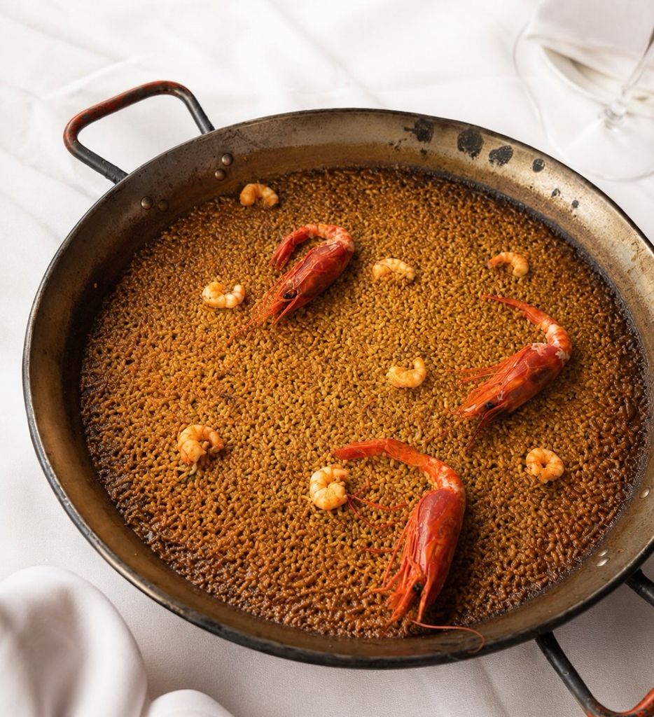 Entre los muchos arroces que tienen en este restaurante, destaca el de gamba roja y carabinero.