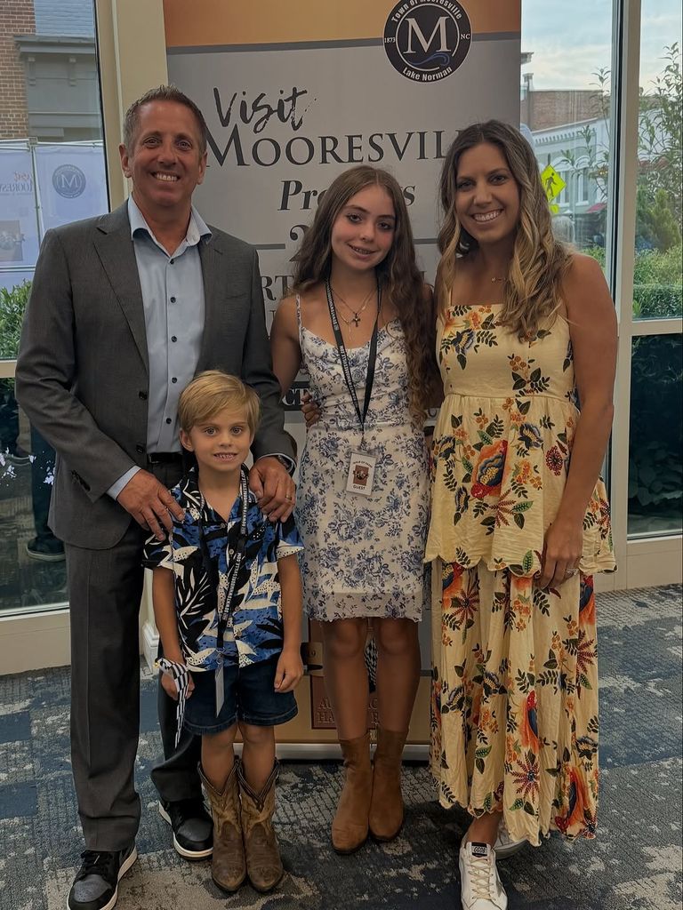 Greg Biffle viajaba con su esposa y sus dos hijos pequeños.