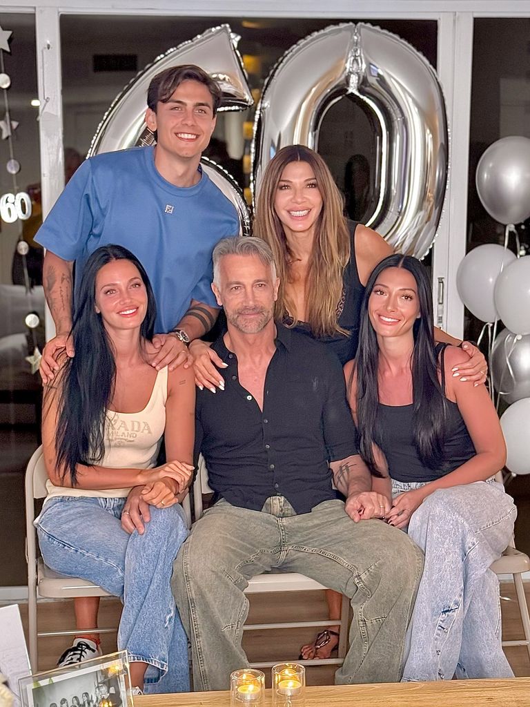 Ova Sabatini celebró su cumpleaños 60 con una íntima fiesta en la que estuvo rodeado de su familia.