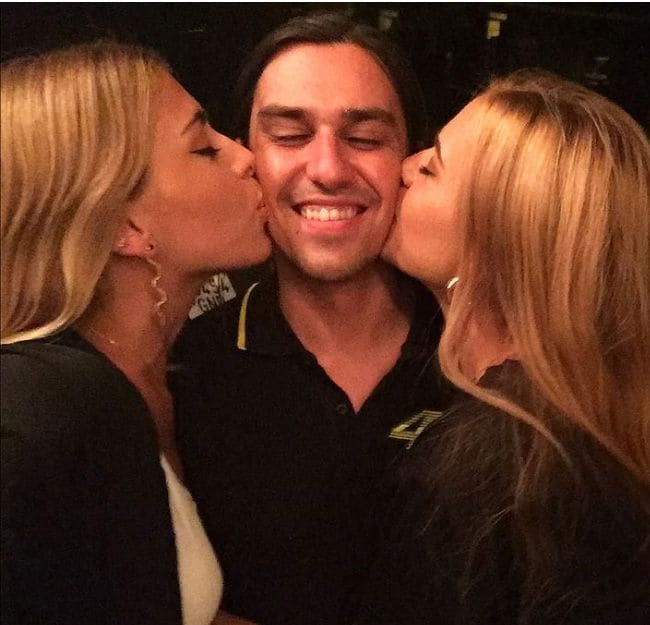 Juan Carlos, el sobrino fallecido de Norma Duval, con sus dos hermanas  